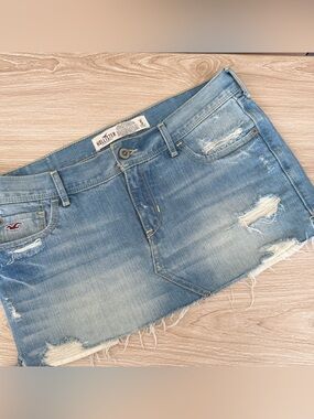 Hollister Size 5 Light Wash Low Rise Denim Mini Micro Skirt 2000s Y2K Distressed